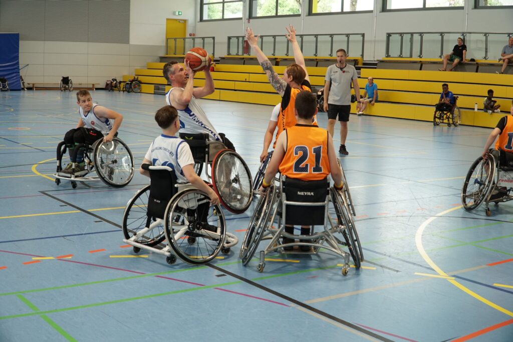 Yves Challand beim Wurf in der Zone gegen die Skywheelers